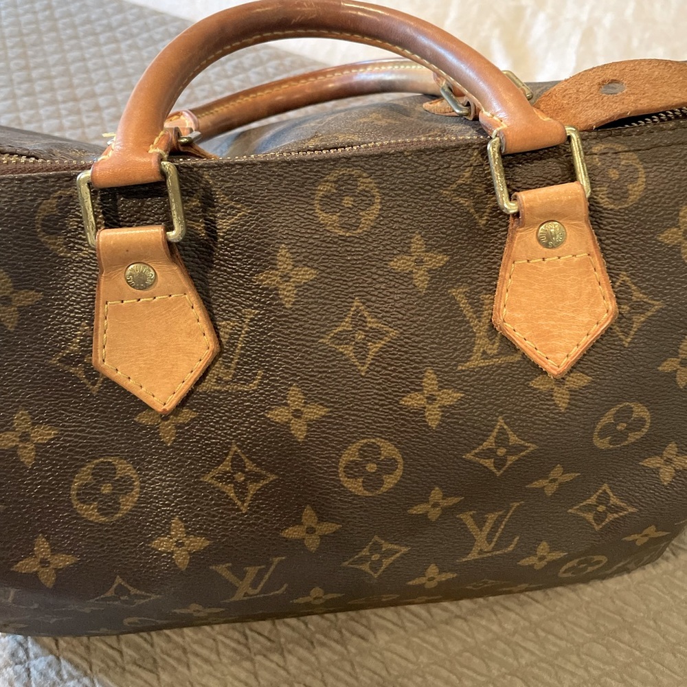 Authentic Louis Vuitton Speedy